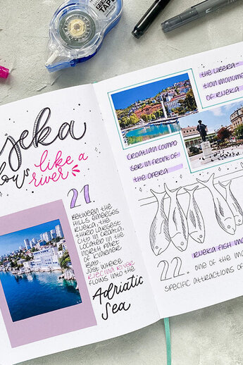 Het reisdagboek documenteert indrukken van Rijeka met foto's, illustraties en aantekeningen. Hoogtepunten zijn de Korzo promenade en de vismarkt, creatief vormgegeven met gekleurde stiften en levendige typografie.